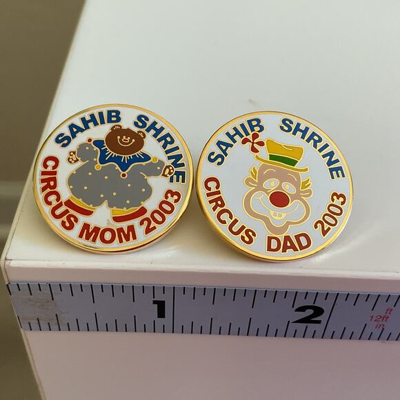 Sahib Shrine Circus Mom and Dad Pin 2003 Collectors Pins with Backs Great Cond - Picture 5 of 6